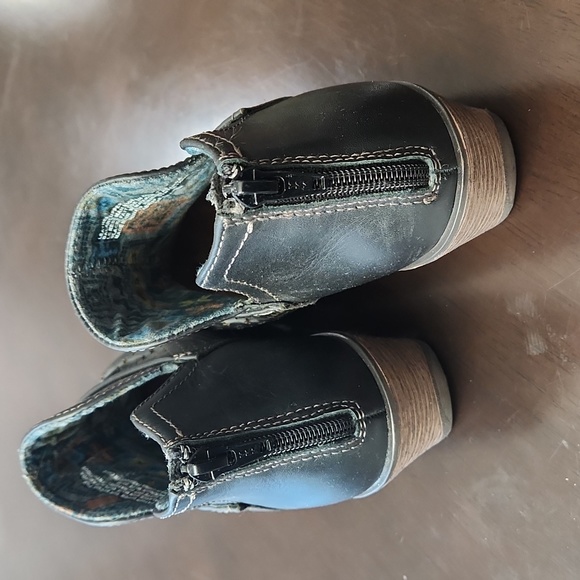 Earth Origins Ankle Booties -  Exxcellent Condition - Picture 3 of 7